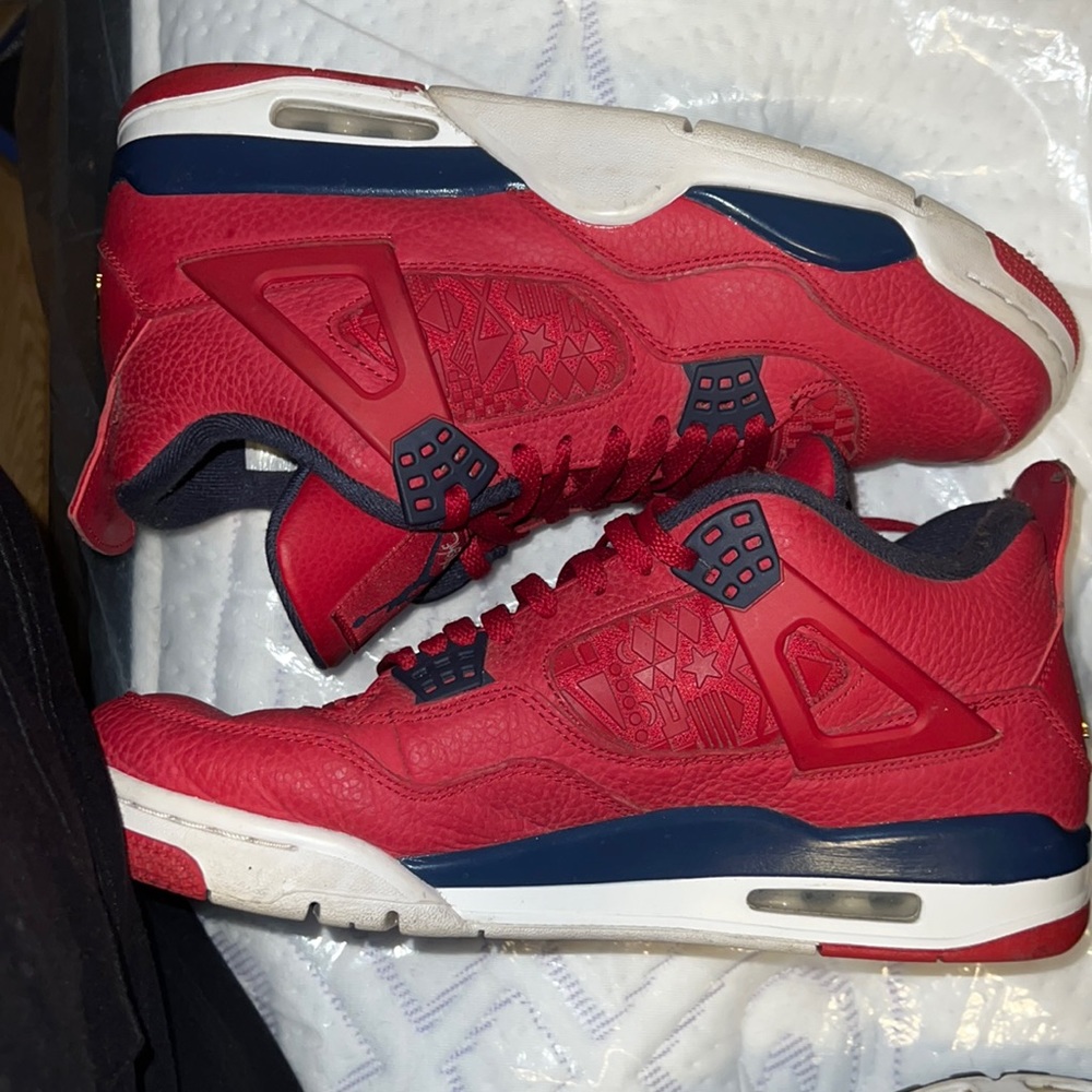 Jordan 4s